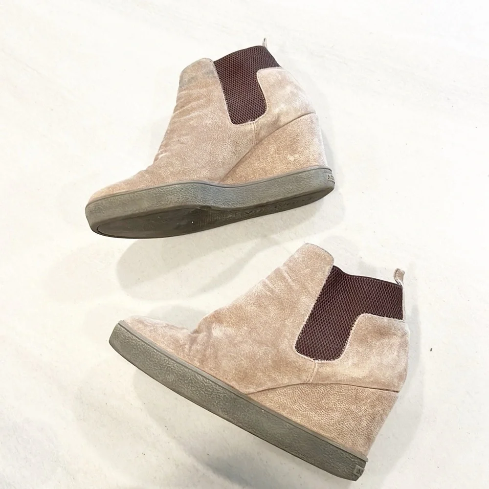 Aquatalia Claire Wedge Suede Ankle Boots Taupe Tan Beige size 9